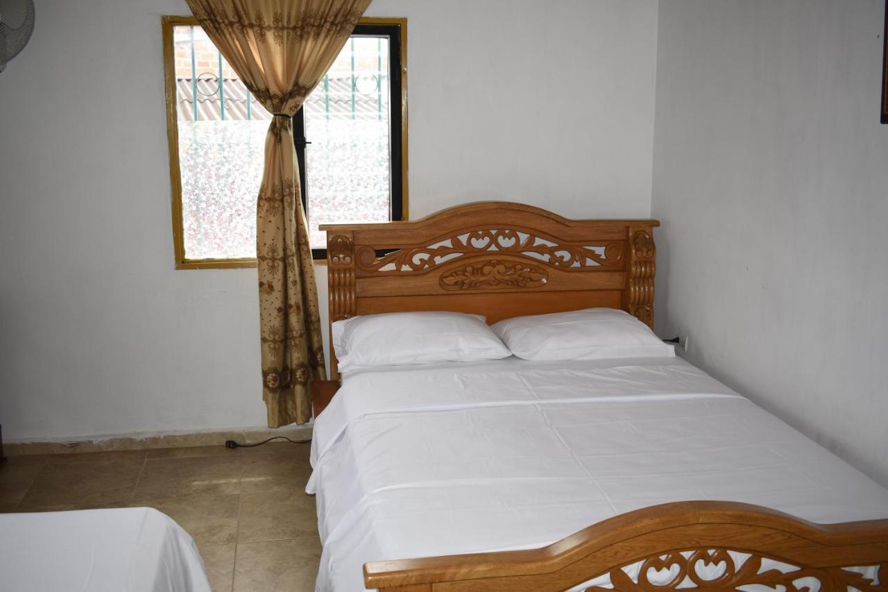 Artesanos Y Turistas Apartment Guatape Exterior photo