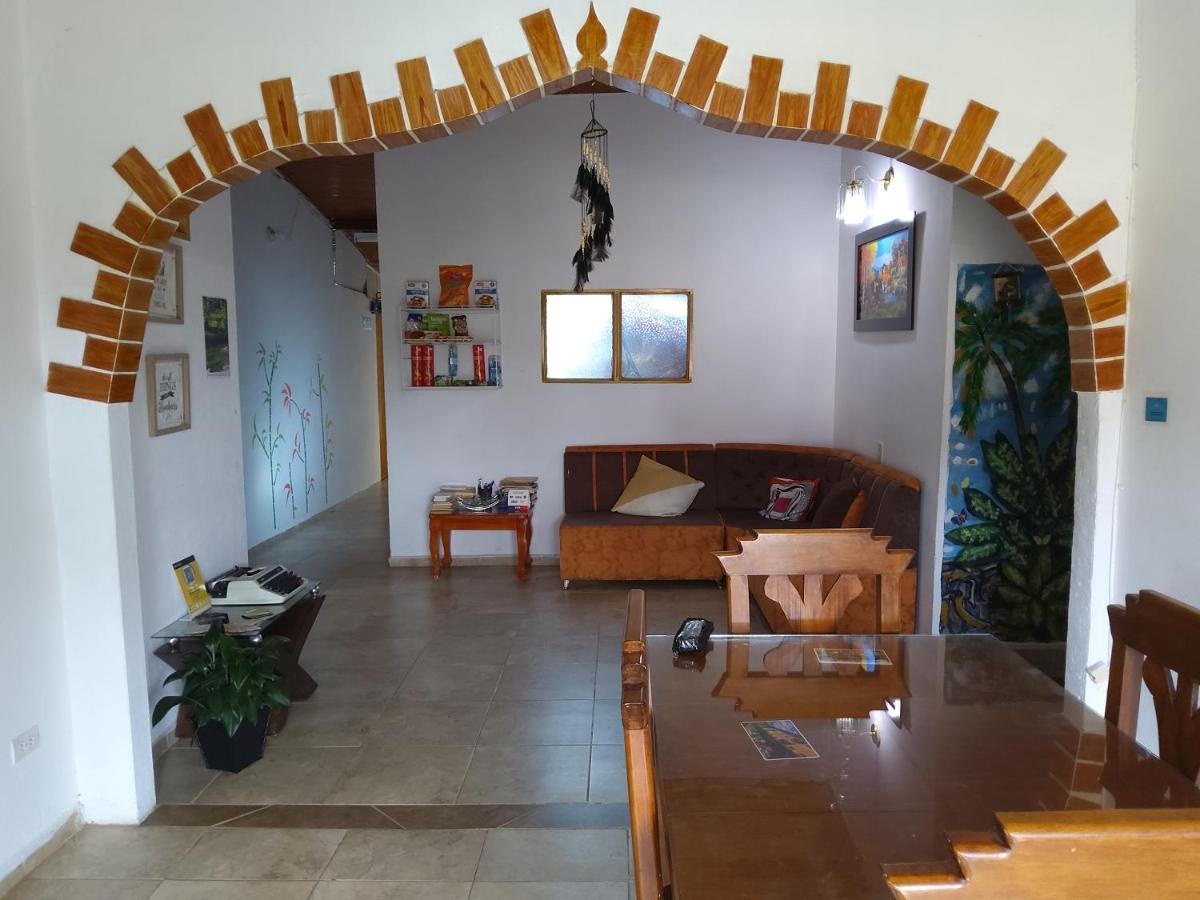 Artesanos Y Turistas Apartment Guatape Exterior photo